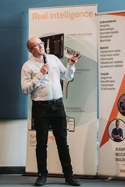 Dr. Bejek Zoltán PhD a robotnavigáció csípőprotézis műtétről tartott előadást